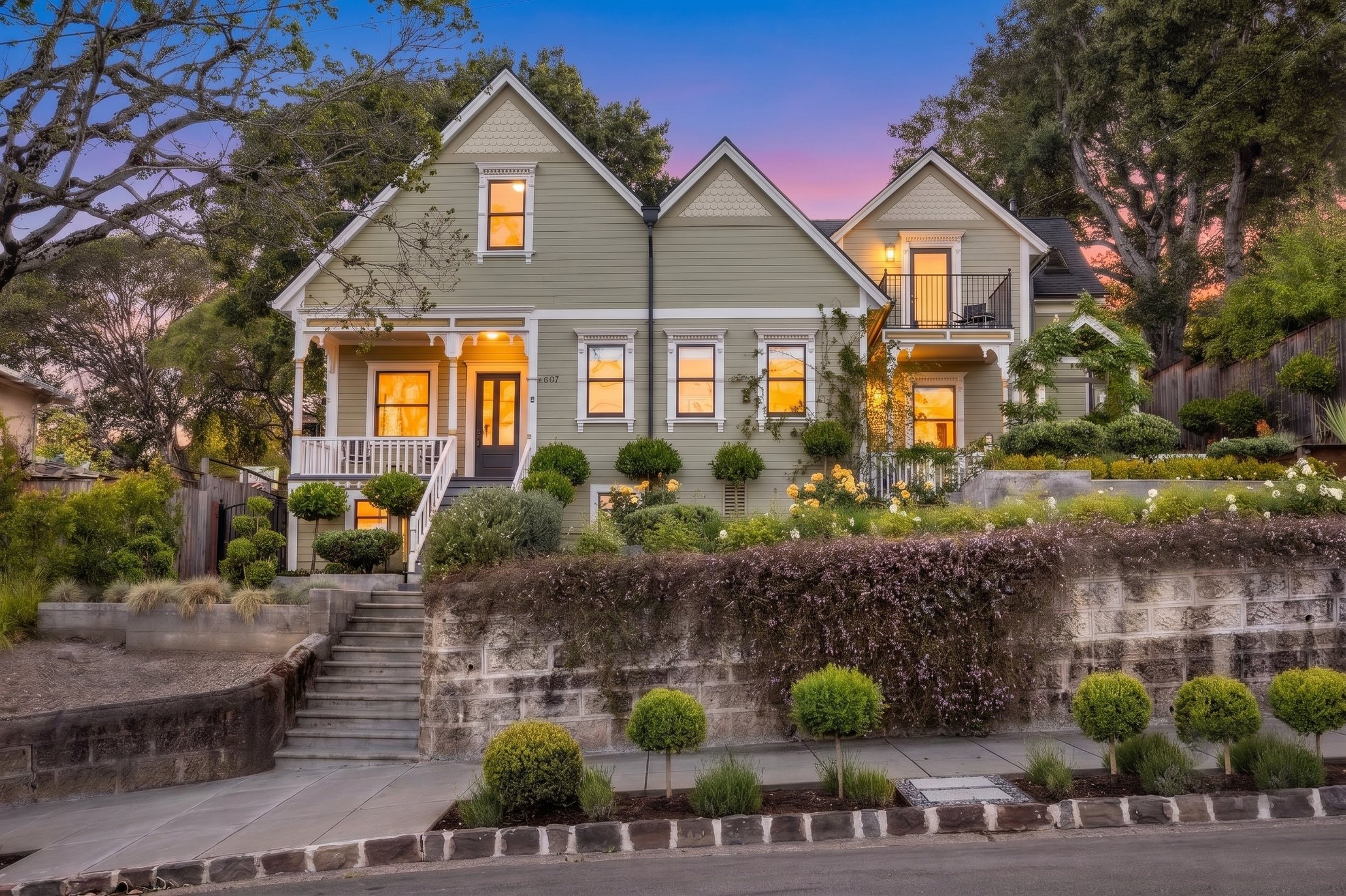 607 Kentucky Street, Petaluma at twilight — custom Victorian represented by Steve Thielsen, sold for $2.201M